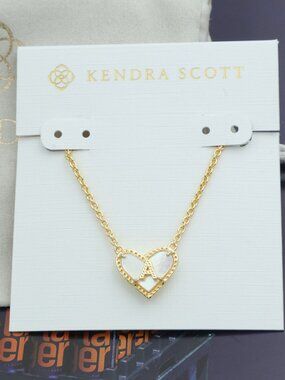 Kendra Scott Ari Heart Letter A Necklace Mother-of-Pearl Gold
